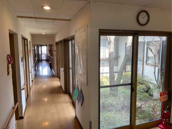 本館回廊式・中庭